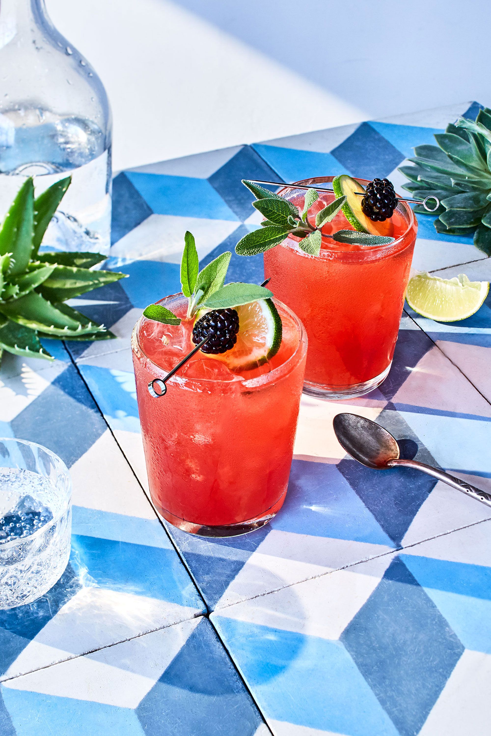 6 Easy Summer Drink Recipes Your Customers Will Love - Gold Medal Products  Co.