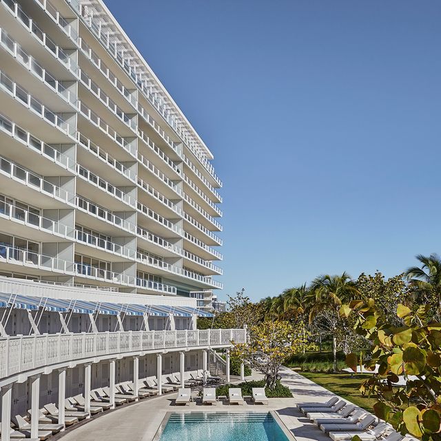 Surf Club Cabanas - Historic Hotel Near Art Basel Miami Beach