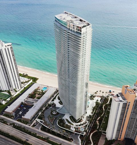 Skyscraper, Tower block, Metropolitan area, Condominium, Tower, City, Building, Architecture, Human settlement, Mixed-use, 
