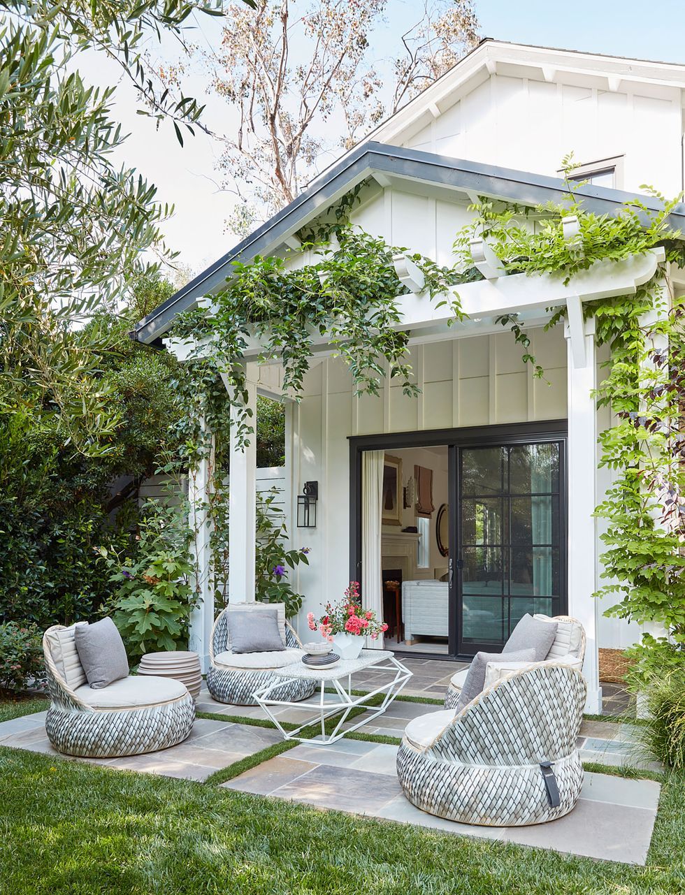 Modern Minimalist Home in Los Angeles Stuns With Its Colorful Green Theme