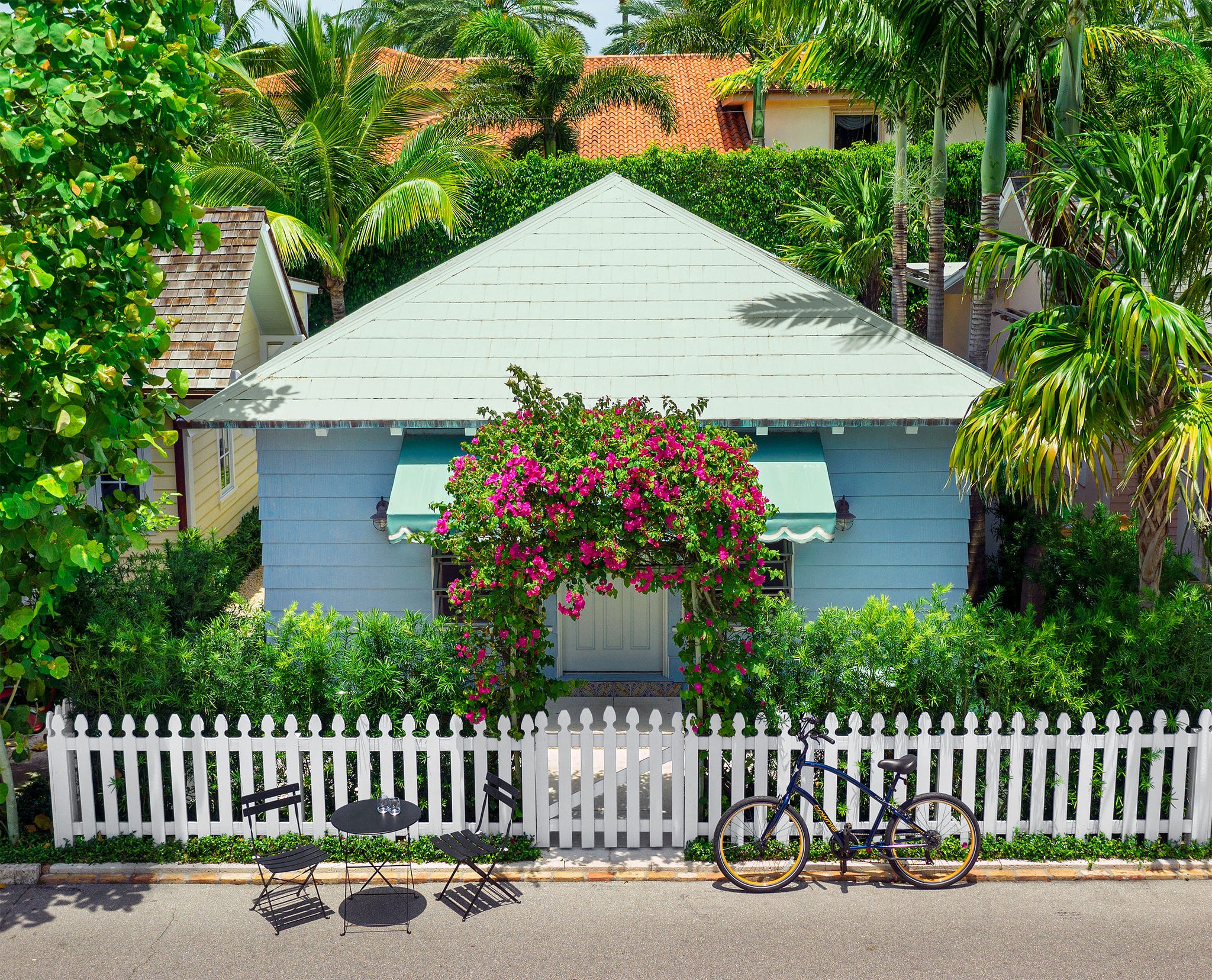 In a Neighborhood of Gigantic Villas, This Charming, Pint-Sized Bungalow  Holds Its Own | Lee F. Mindel Palm Beach