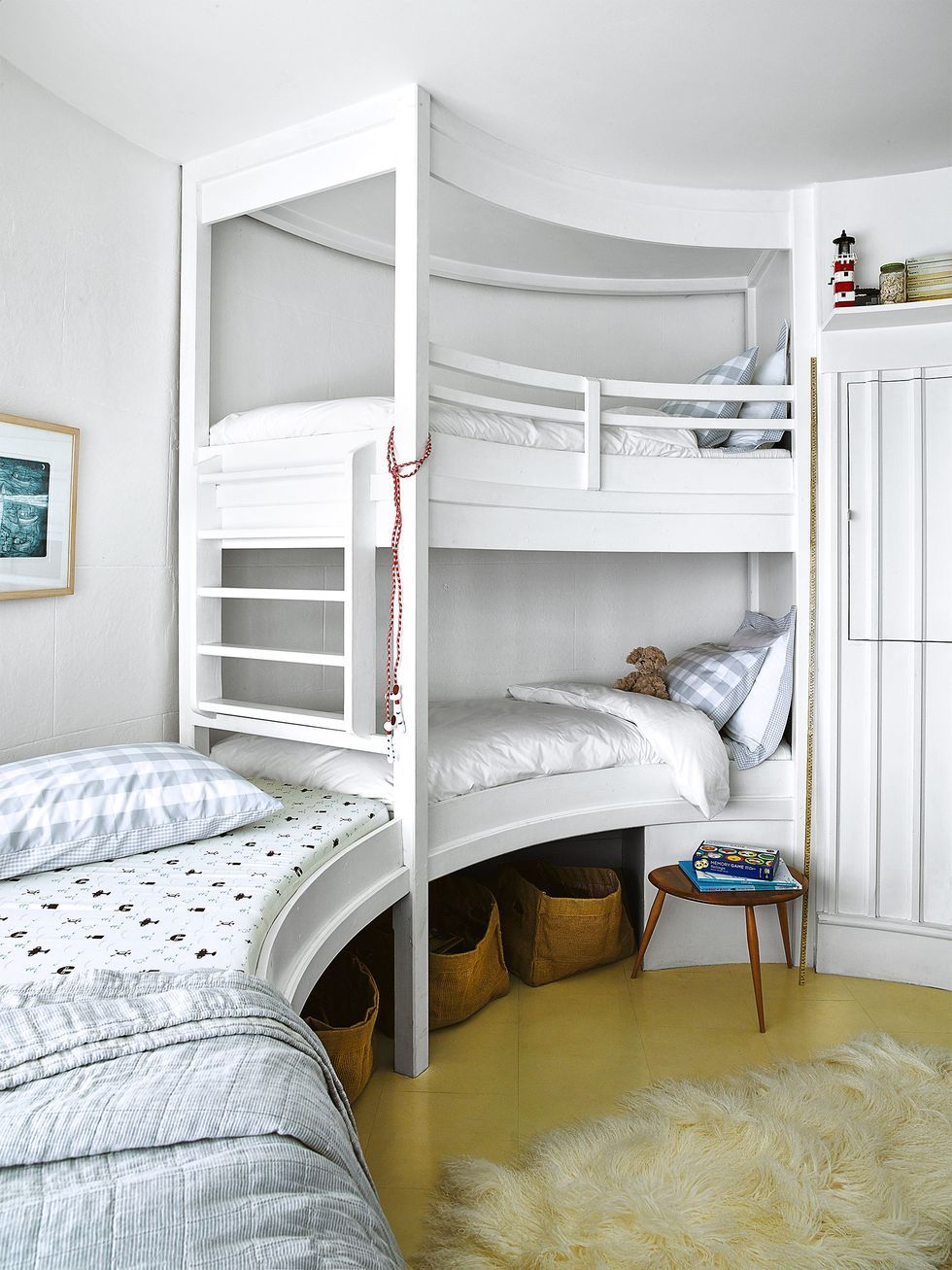 15 Coastal Bedroom Ideas That Are Like Waking Up in a Nancy Meyers Movie