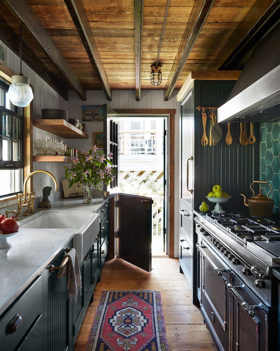 Decorating the space above your stove