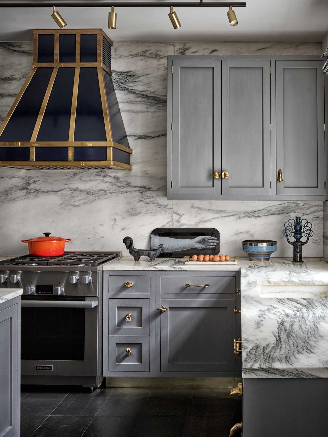 40 gray kitchens that are anything but dull