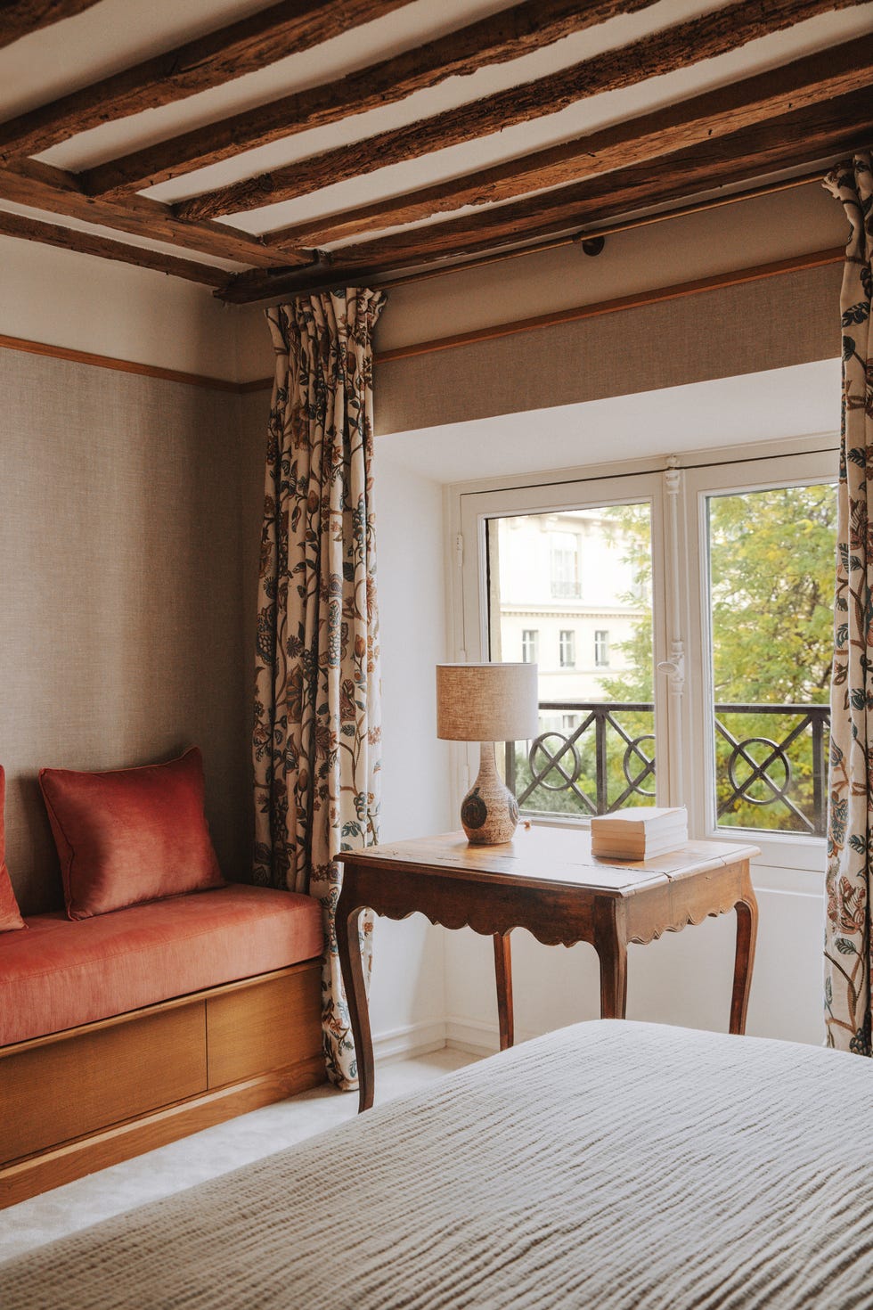 paris bedroom by amélie dian