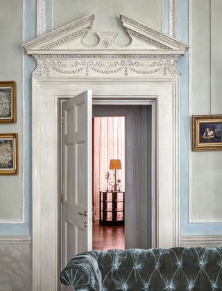  A regency-style doorway in the drawing room. 