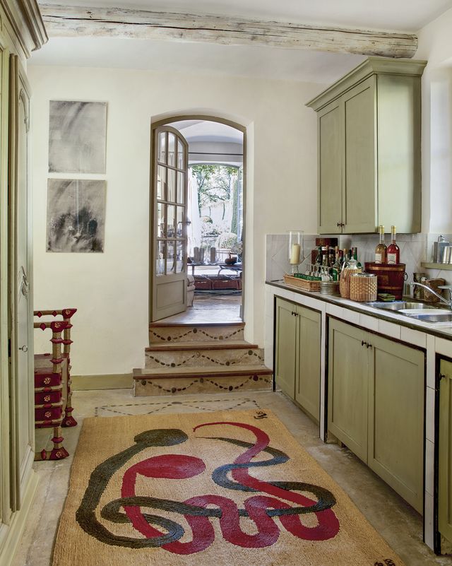 kitchen with straw rug with black and red design