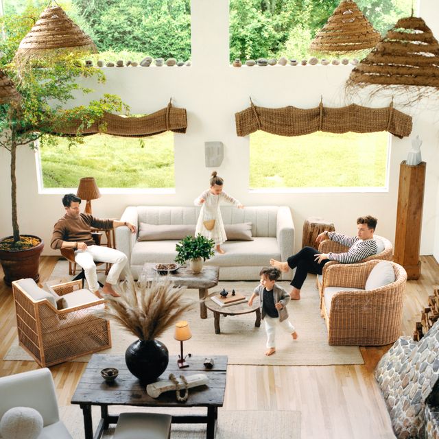 nate berkus and jeremiah brent with kids in living room
