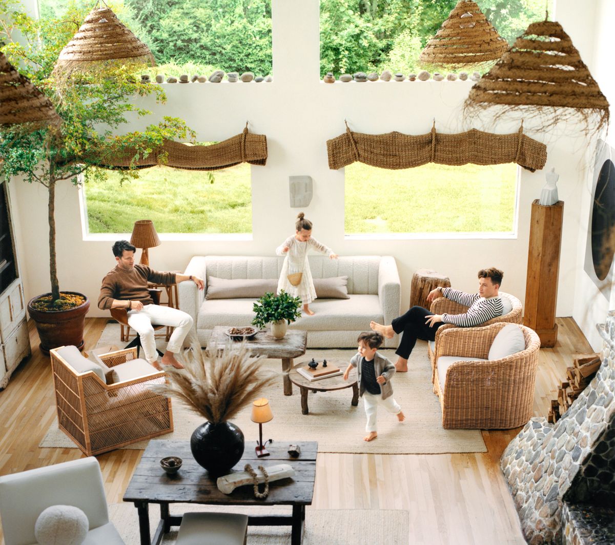 nate berkus and jeremiah brent with kids in living room
