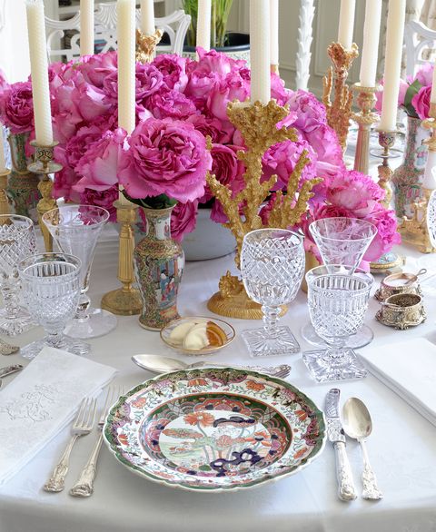 Pink, Centrepiece, Cut flowers, Table, Flower, Purple, Tableware, Magenta, Room, Interior design, 
