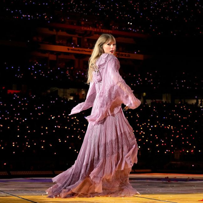 Taylor Swift's Outfit: A Look At Her Tour Costume Changes