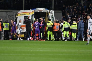 edoardo bove collapses during fiorentina v inter serie a