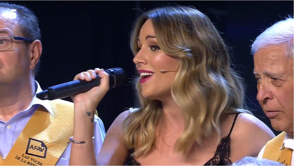 Edurne canta 'Amanecer' con el coro 'Les Veus de la Memòria' en Got Talent