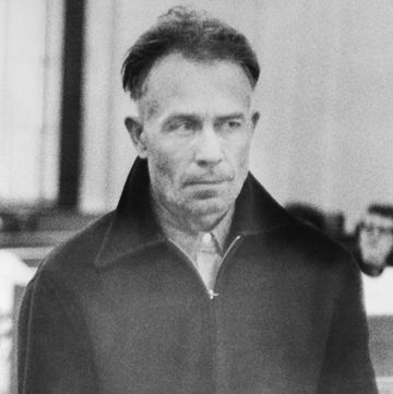 ed gein looking up at the judge as he stands in court