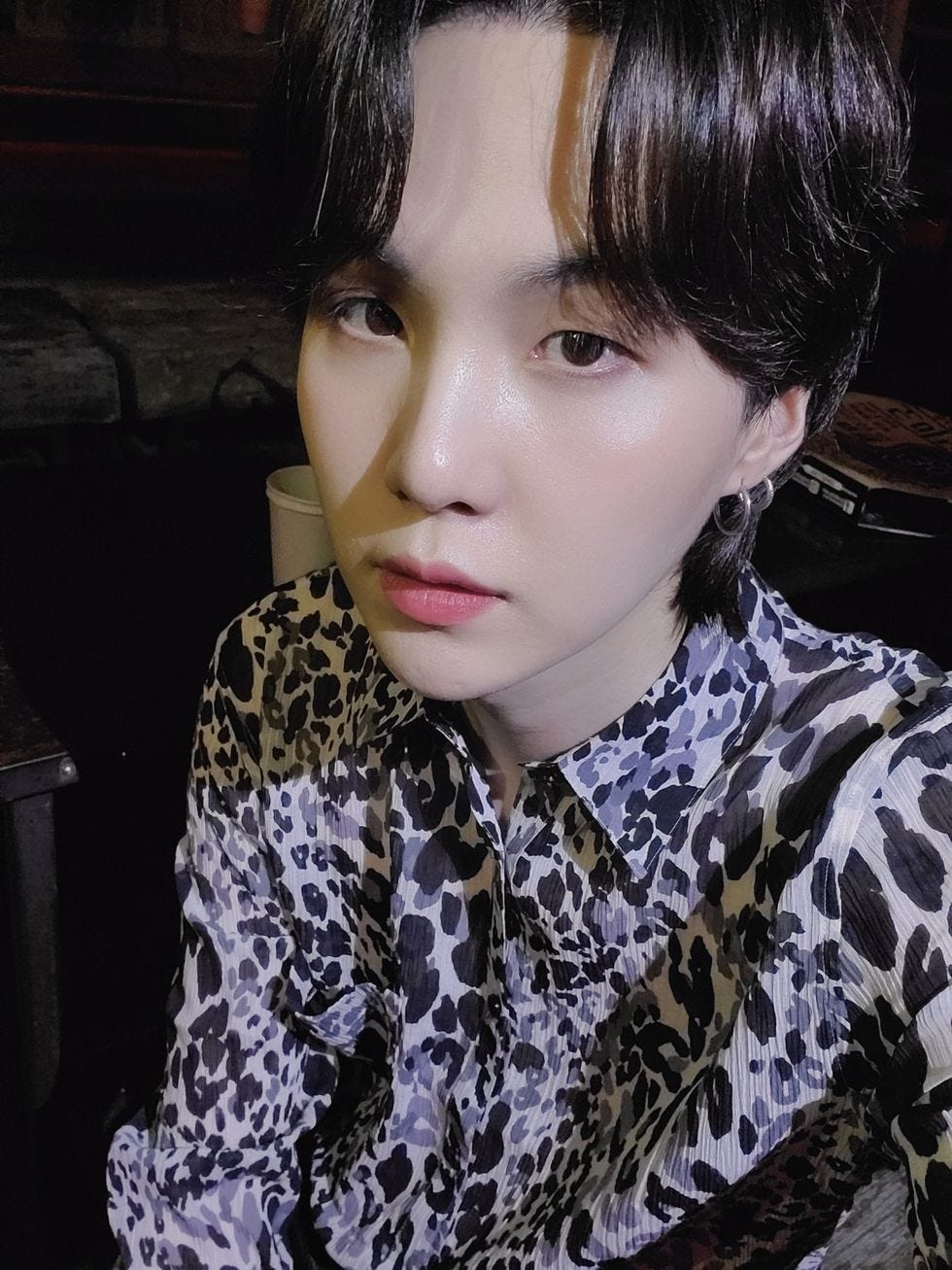 祝31歳！ BTS（防弾少年団）“ユンギ”ことSUGA（シュガ）の着用ブランドや私服ファッションを総覧 | ファッション | ELLE ［エル  デジタル］