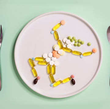 vitamine b5 tekort vitaminepillen op een bord