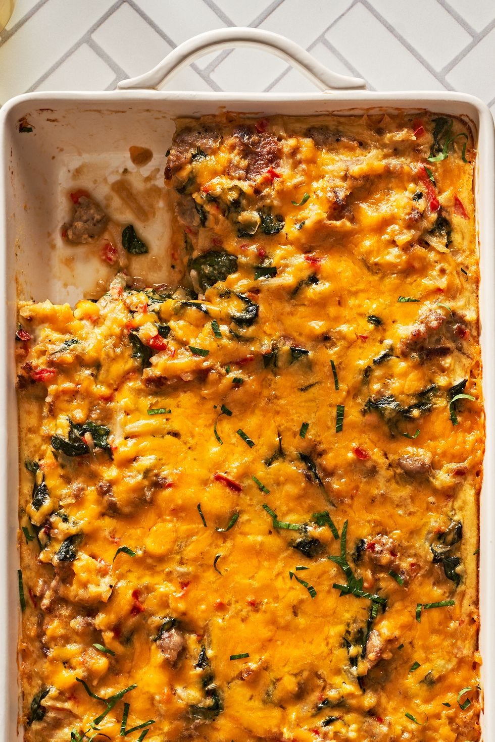 https://hips.hearstapps.com/hmg-prod/images/egg-and-hashbrown-casserole3-1659102632.jpg?crop=0.893xw:0.893xh;0.0534xw,0.107xh&resize=980:*