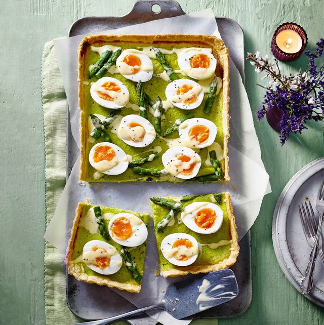 egg asparagus hollandaise tart