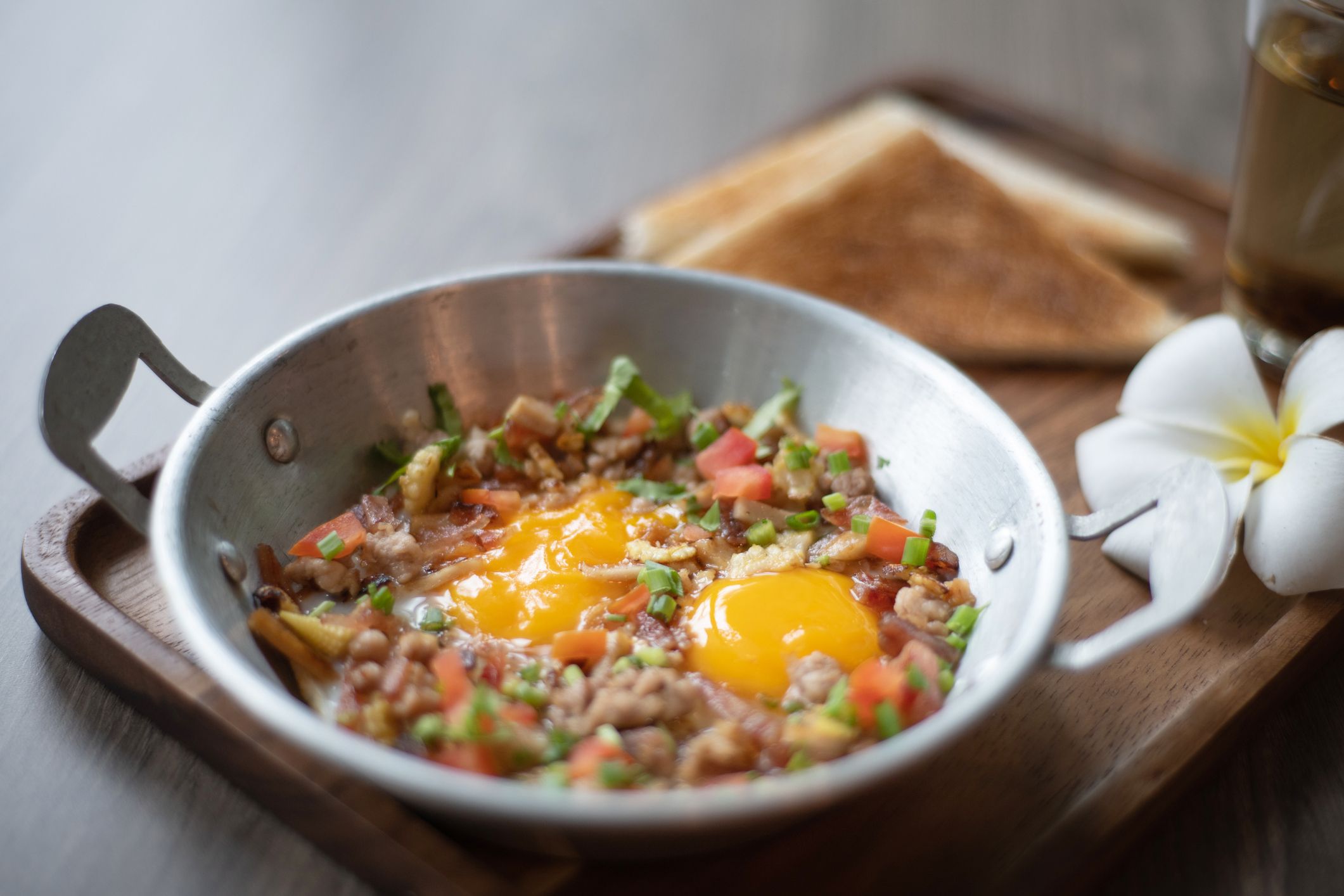 huevo en sartén para desayuno