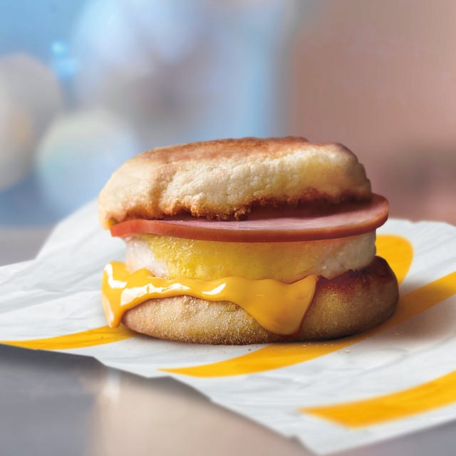 Food, Dish, Sandwich Cookies, Breakfast sandwich, Ingredient, Cuisine, Junk food, Baked goods, Hamburger, Fast food, 