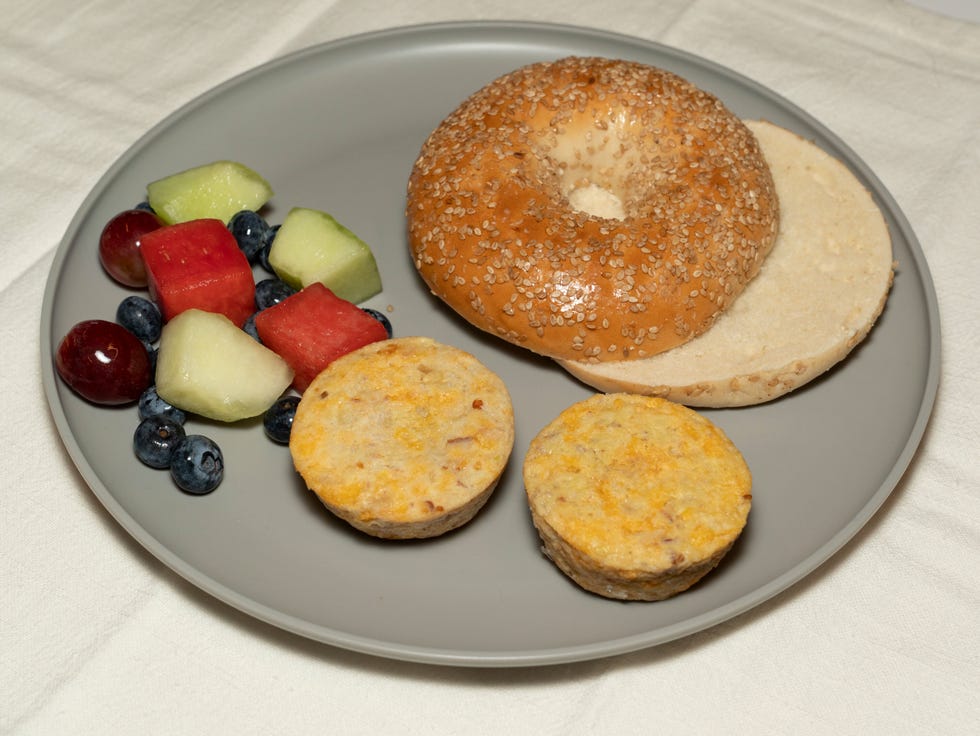 runners breakfast, egg bites with bagel and side of fruit