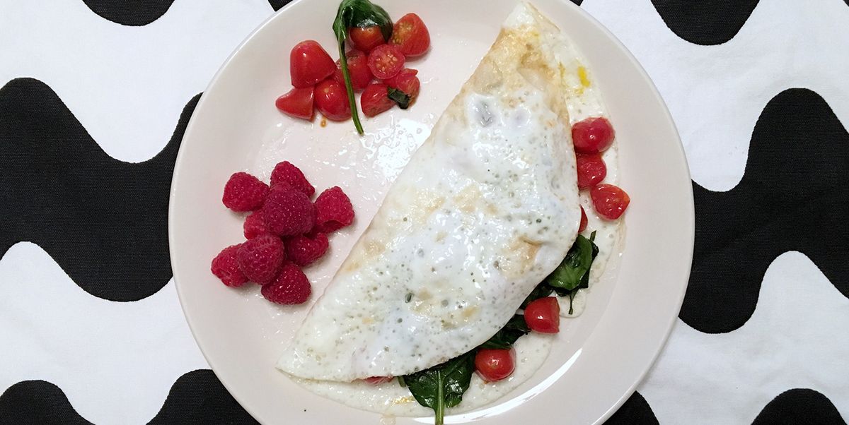 Egg white omelet with spinach and tomatoes