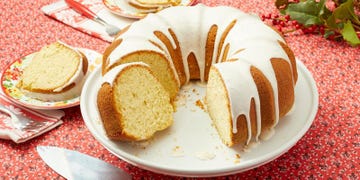 Crème-Filled Golden Bundt Cake Recipe 