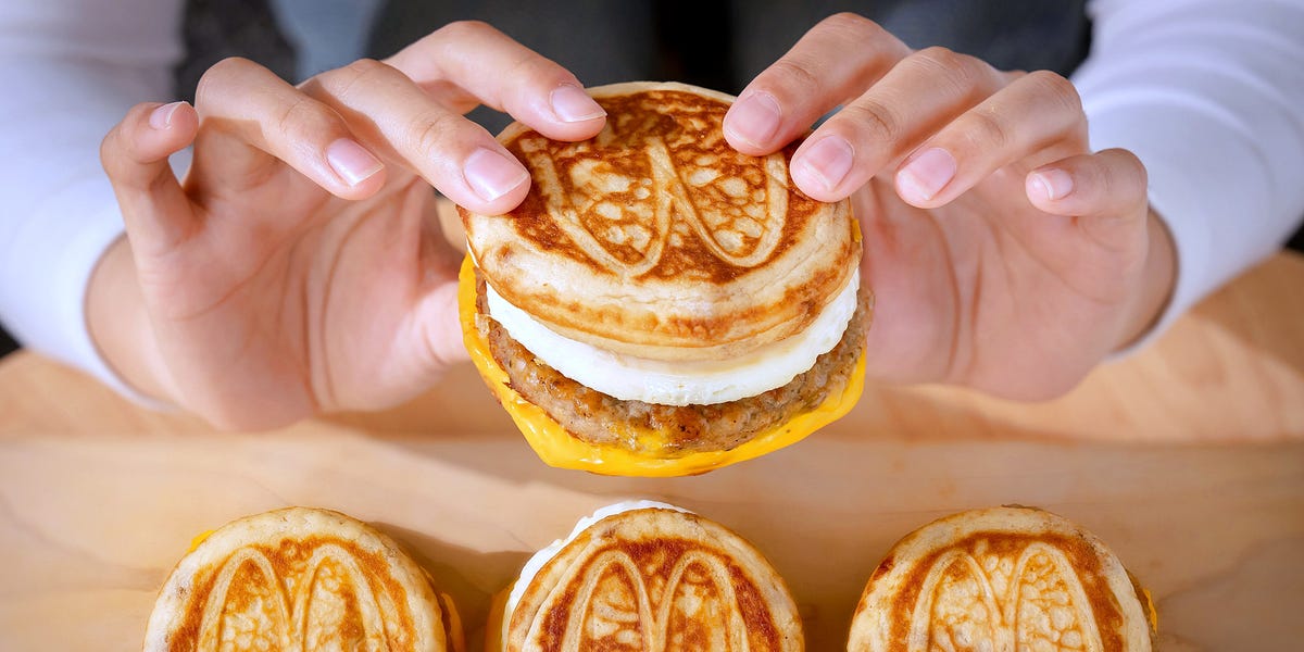 注意!麥當勞神級漢堡McGriddles「厚鬆餅堡系列」11/13快閃1個月開賣,價格、供應時間搶先看!