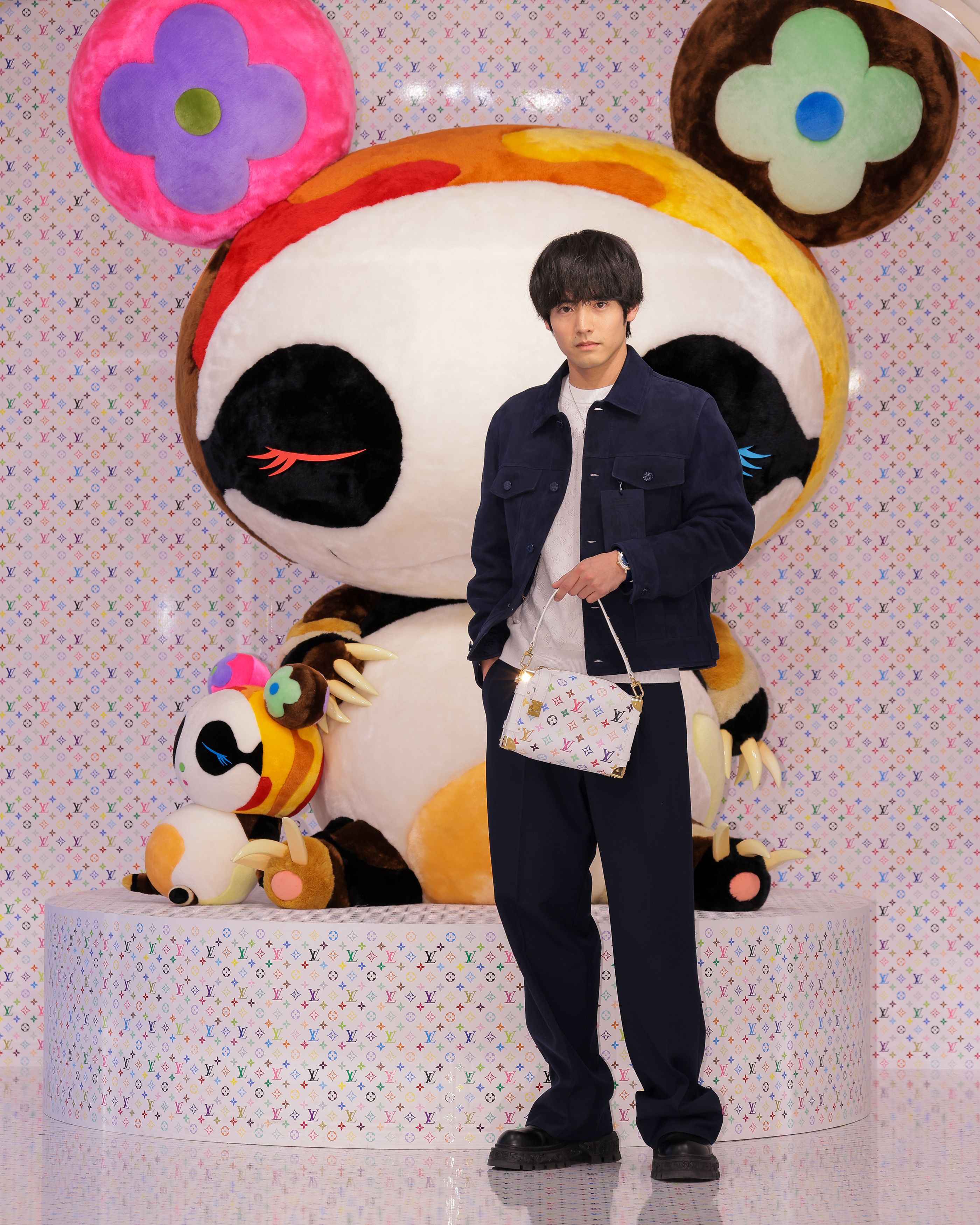 VUITTONコラボで有名な村上隆 お花クッション Blue×Black 2m