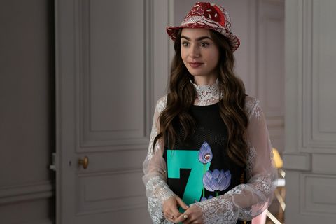 emily in paris l to r lily collins as emily in episode 104 of emily in paris cr stephanie branchunetflix © 2020