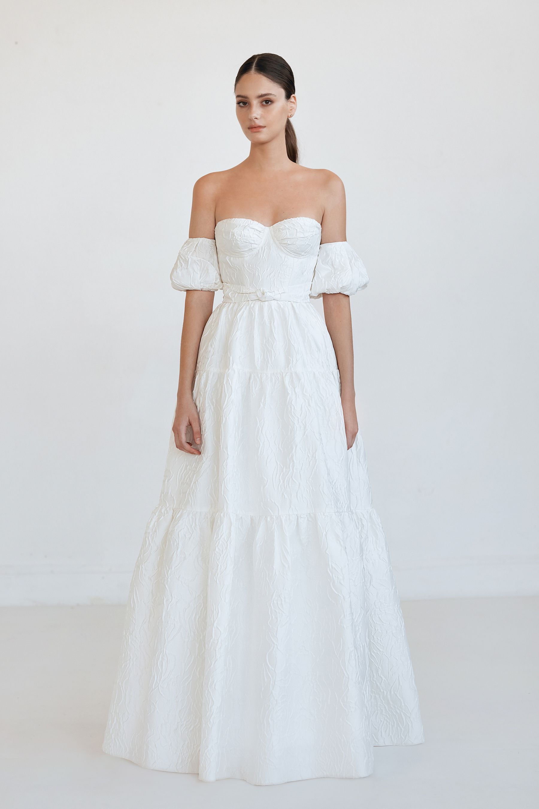 EISEN STEIN（アイゼンシュタイン） ウェディングドレス アイゼン・シュタイン2021FALLコレクション｜ELLE mariage [エル