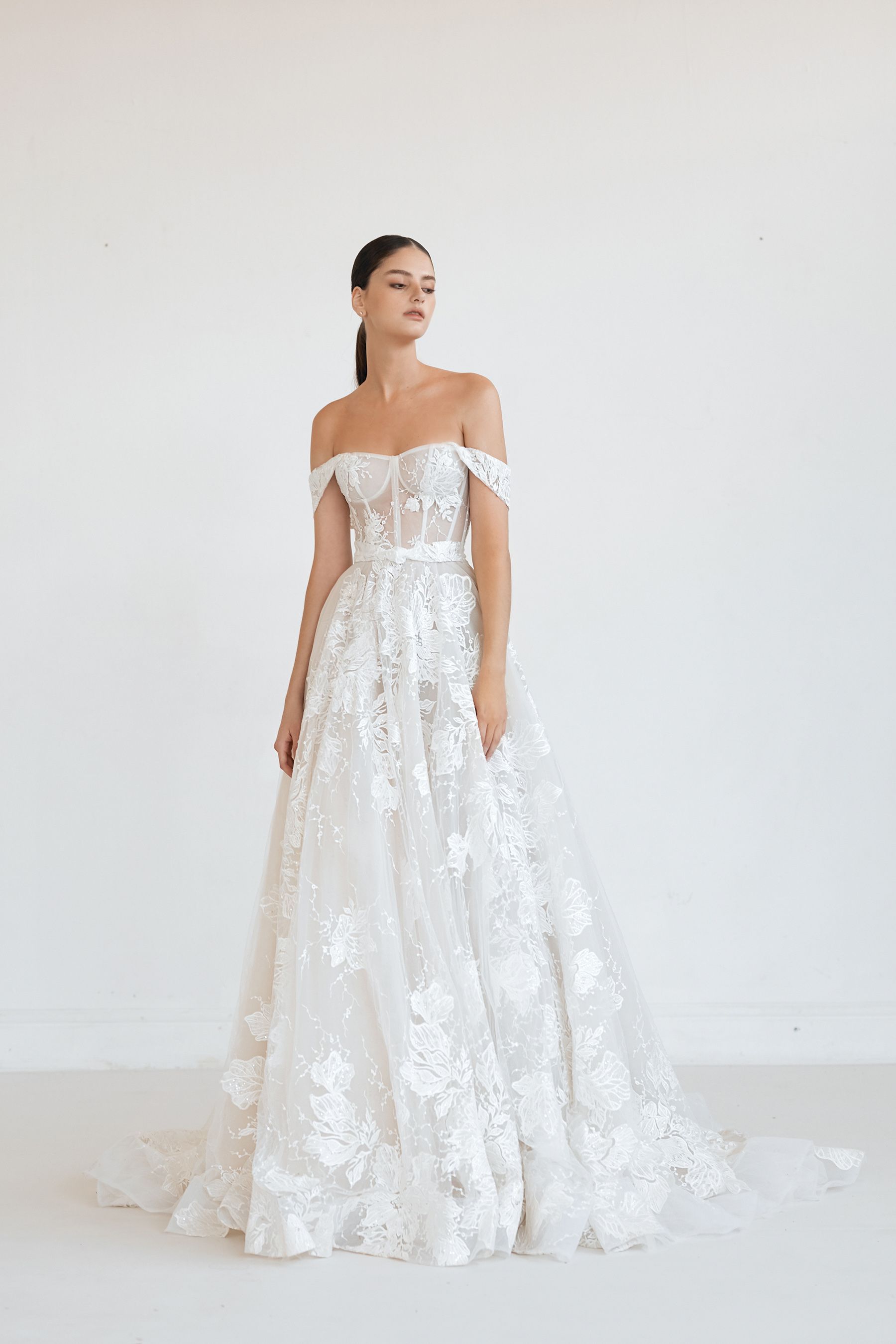 EISEN STEIN（アイゼンシュタイン） ウェディングドレス アイゼン・シュタイン2021FALLコレクション｜ELLE mariage [エル
