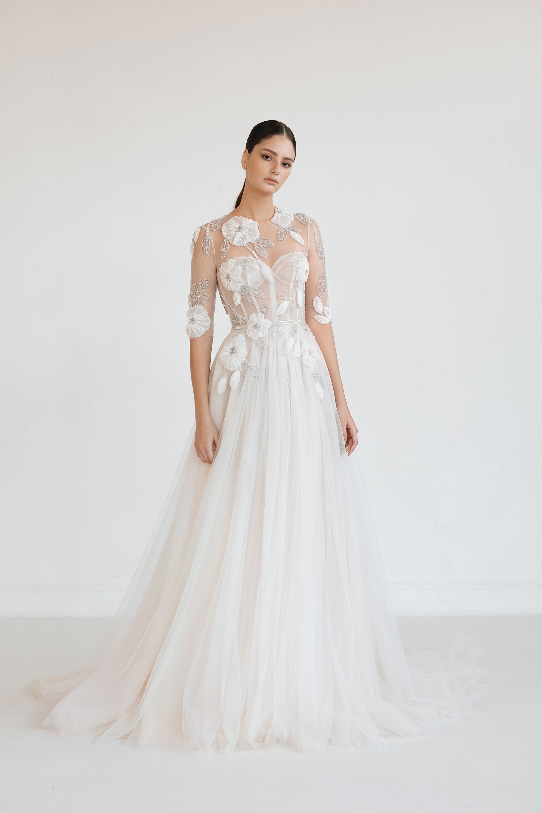 アイゼン・シュタイン2021FALLコレクション｜ELLE mariage [エル