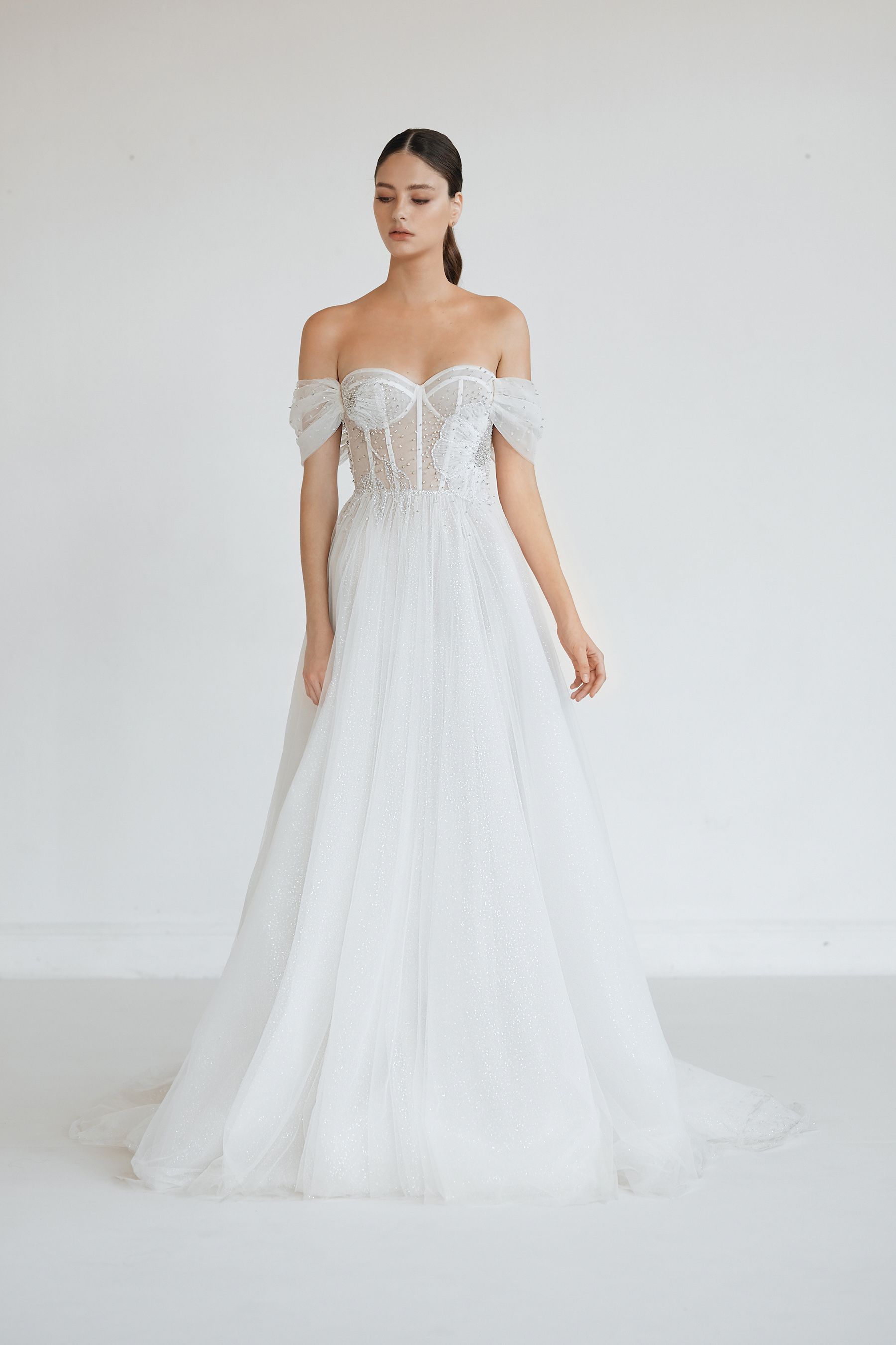 贈り物 アイゼン・シュタイン2021FALLコレクション｜ELLE mariage [エル スーツ・フォーマル・ドレス