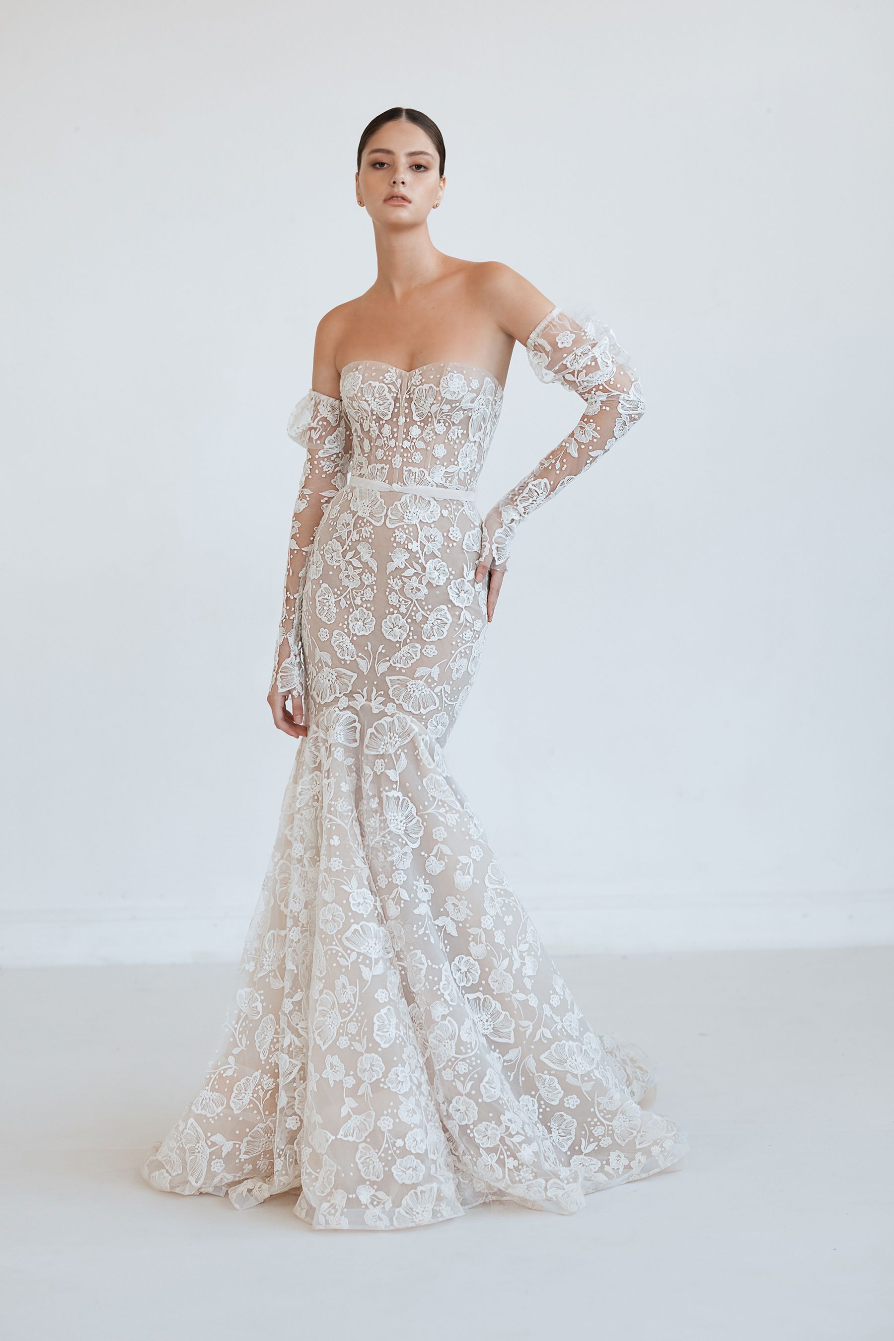アイゼン・シュタイン2021FALLコレクション｜ELLE mariage [エル