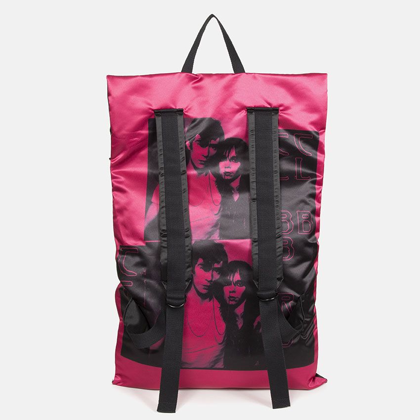 Le nuove borse di Raf Simons per Eastpak sono dei poster punk