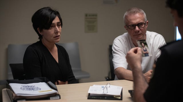 el caso asunta l to r candela pena as rosario, tristan ulloa as alfonso in episode 01 of el caso asunta cr manuel fernandez valdes netflix 2023
