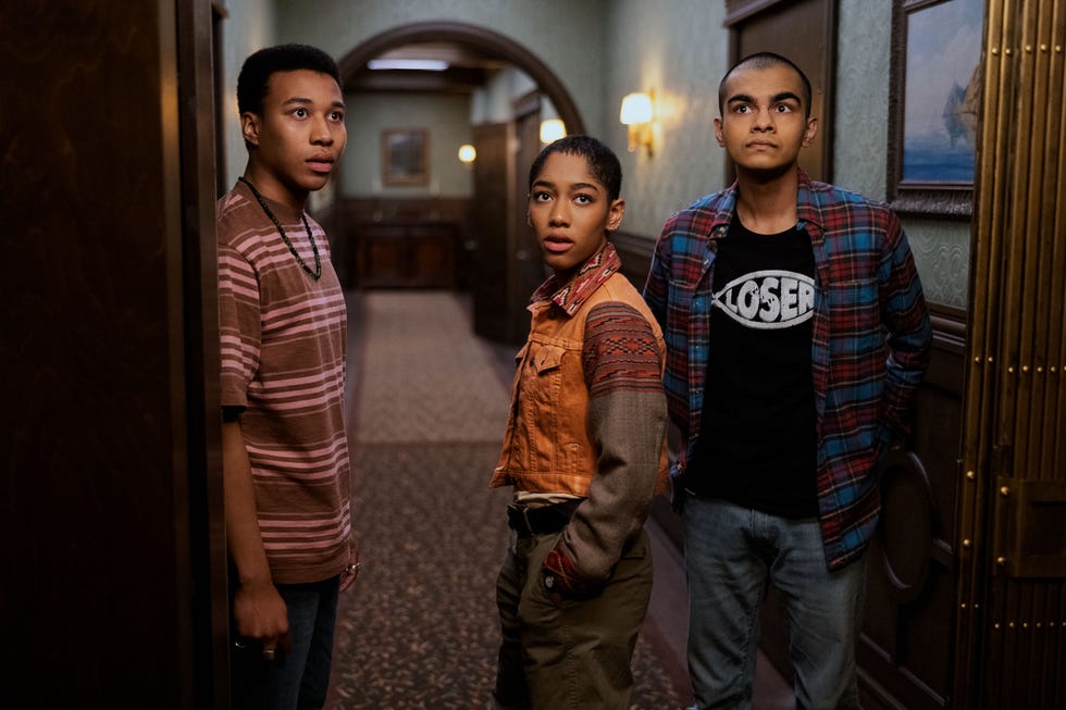 the midnight club l to r chris sumpter as spencer, iman benson as ilonka, sauriyan sapkota as amesh in episode 101 of the midnight club cr eike schroternetflix © 2022