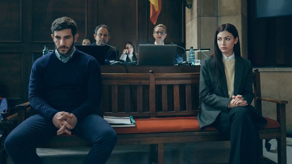 el cuerpo en llamas l to r quim gutierrez as albert, ursula corbero, as rosa in episode 07 of el cuerpo en llamas cr sophie kohlernetflix 2022