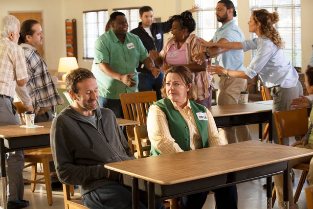 the starling l r chris o'dowd as jack, melissa mccarthy as lilly cr karen ballardnetflix © 2021