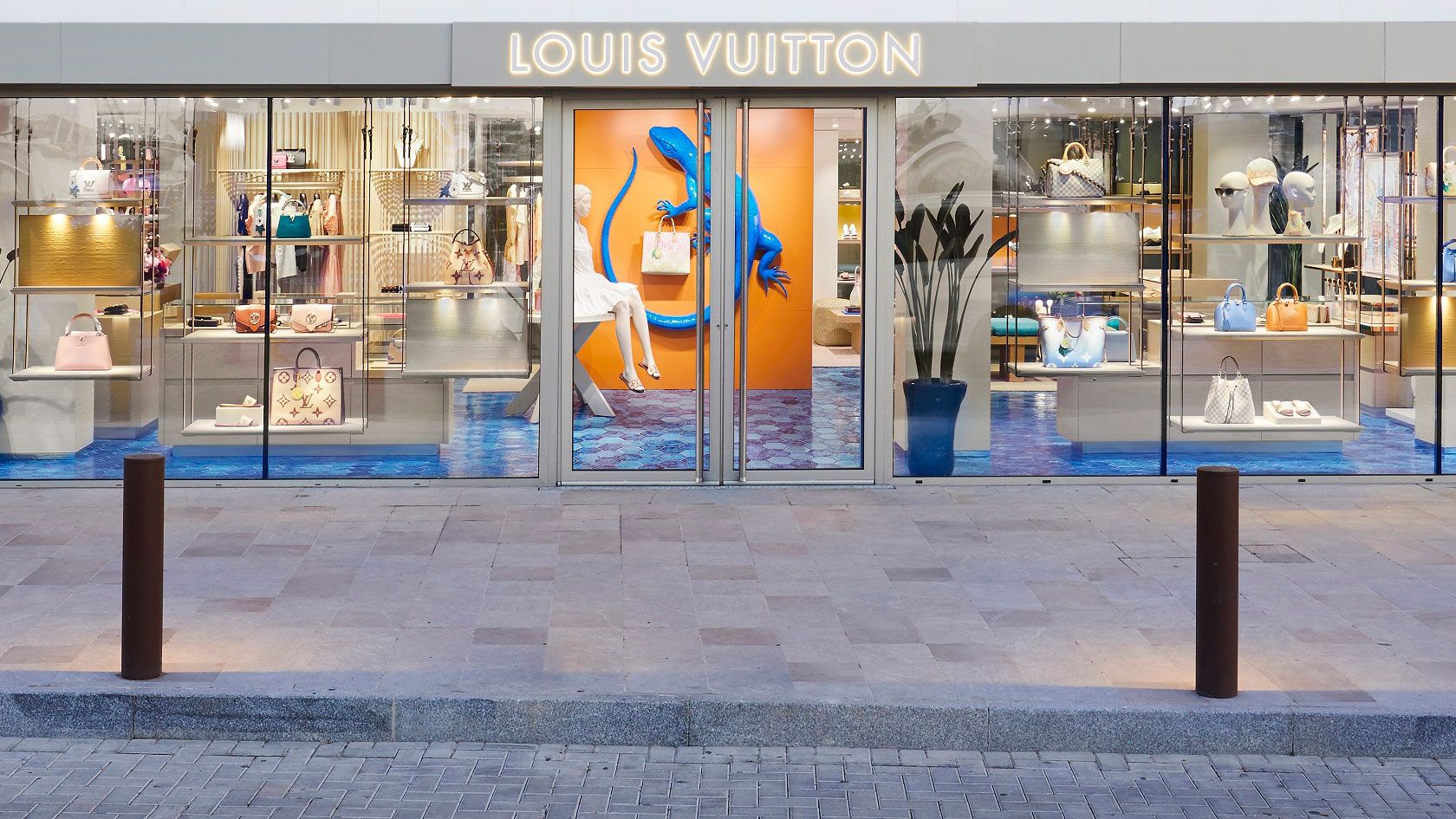 Louis Vuitton abre su primera tienda en Ibiza Louis Vuitton abre su primera  tienda en Ibiza