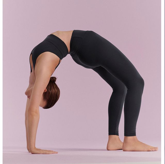 imágenes de modelos vistiendo prendas de la colección de yoga comfortlux de oysho