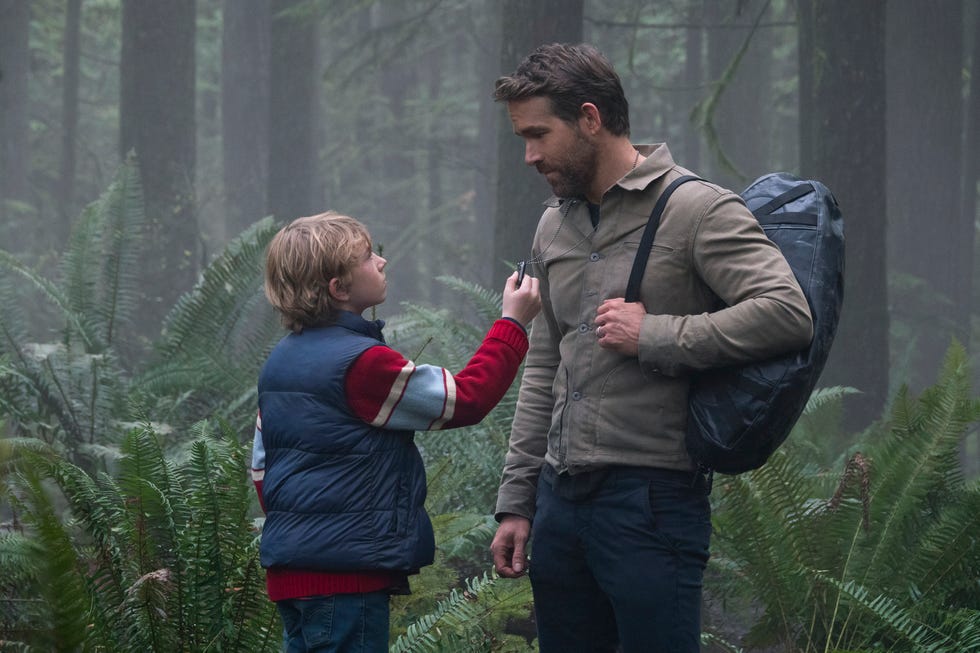 walker scobell como el joven adam y ryan reynolds como el adulto en la película el proyecto adam