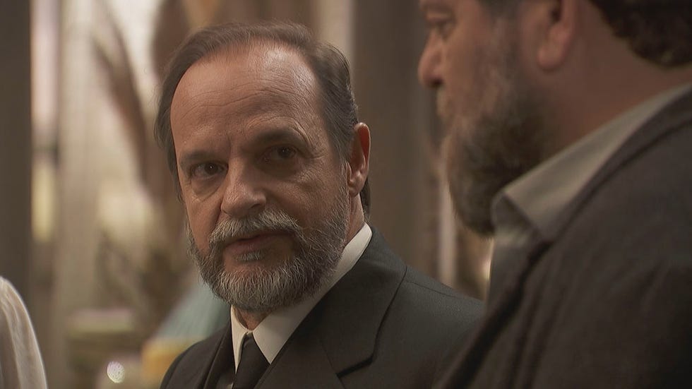 Facial hair, Beard, Human, Moustache, Businessperson, Elder, Smile, Suit, 