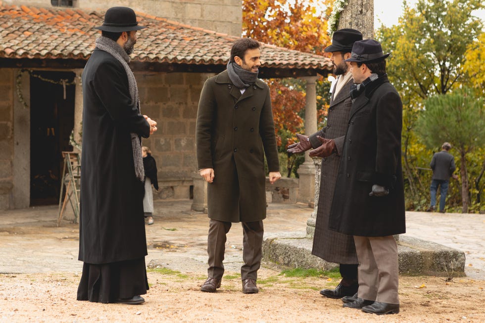 Standing, Hat, Headgear, Temple, Overcoat, Autumn, Frock coat, 