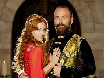 alexandra inicia su plan de conquista
