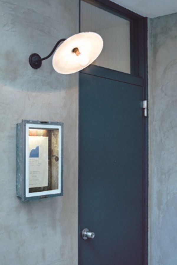 Wall, Door, Light fixture, Home door, Fixture, Handle, Household hardware, Door handle, Metal, Material property, 