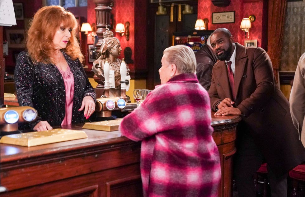 Elaine Peacock, Big Mo, Junior, EastEnders elaine peacock, big mo, junior, eastenders