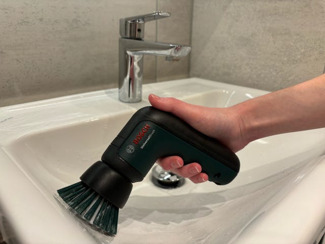 electric cleaning brush