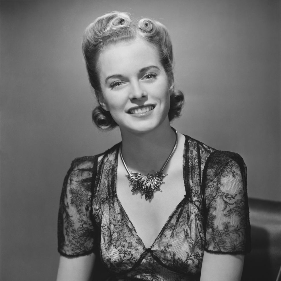 woman in 1950s fashion trends lace